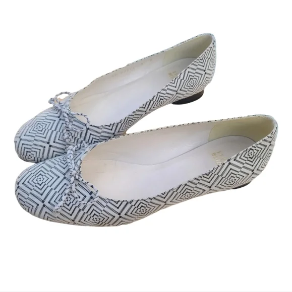 STUART WEITZMAN Leather Ballet Flats 8 Geometric Bows Stone Low Pile Suede RARE - Picture 7 of 16